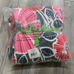 NWT VERA BRADLEY THROW BLANKET CHEERY BLOSSOM